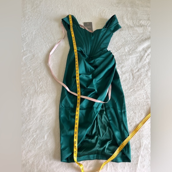 NWT House of Cb LORETTA
EMERALD GREEN SATIN OFF SHOULDER DRESS - Picture 10 of 11
